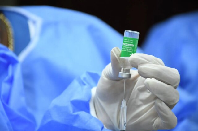 Salud Pública recibe 10,000 vacunas Covid-19 para reforzar a personas vulnerables
