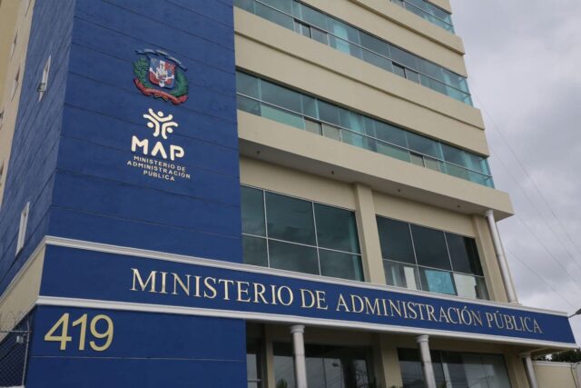 Suspenden las labores en instituciones públicas a partir de las 2 de la tarde en Santo Domingo
